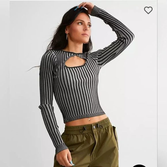 Gilded Intent Keyhole Plated Sweater Size Small NWT - Picture 2 of 11